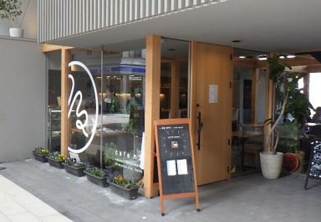 天神橋商店街に面するカフェ