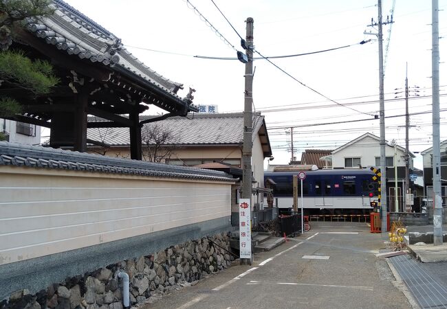 京阪・踏切の至近