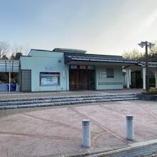 下り線は、トイレだけの建物です。