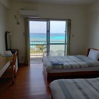 波照間ブルーの海の色も見えるお部屋