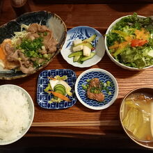 豚肩ロースの生姜焼き定食1000円