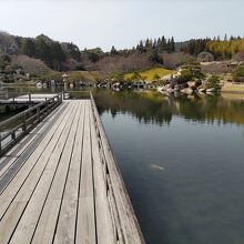 厳島神社の能舞台を模した廊下。