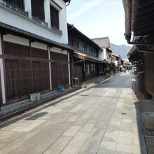 朝の本町通り