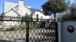 とてもモダンな建築で目を引きました。