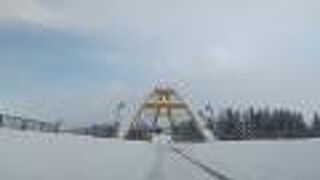 高い場所にあります