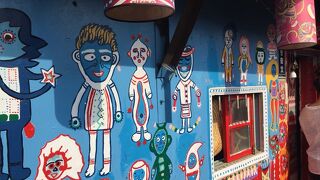 カラフルな壁と床