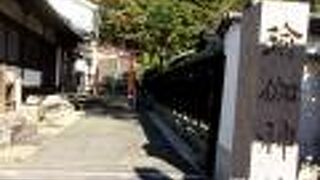 瑜伽山にある神社です。