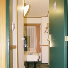東横イン桐生駅南口、7階701号室喫煙シングルルーム客室。