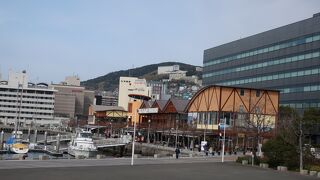 通しで開いているお店あり