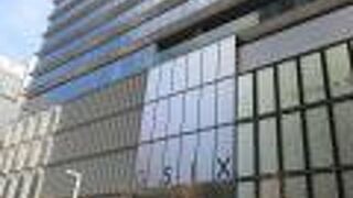 店内に入るとFENDIやROEWEなどハイクラスのブランド品を中心とする商業施設となっていました。