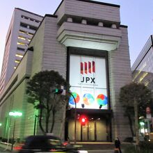 ライトアップされた建物