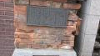 関東大震災で壊滅的な被害を受けた東京ですが、昔の雰囲気を十分に現在に伝えることが出来る、優れた遺構の保存方法だと感心しました。