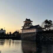 コンパクトな平城を公園にした富山城址公園