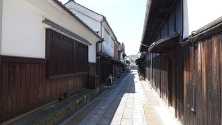 製塩業で栄えた当時の街並みが保存されている