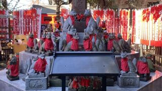 お狐様がたくさんで賑やか