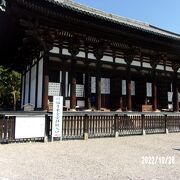 興福寺の中で初期に建立された建物です。