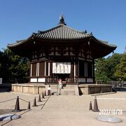 興福寺で現存する建物では一番古いです。