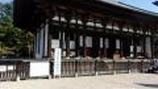 興福寺の中で初期に建立された建物です。