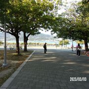 MRT淡水駅の南側に広がる広大な公園です。
