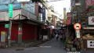 狭い商店街です。