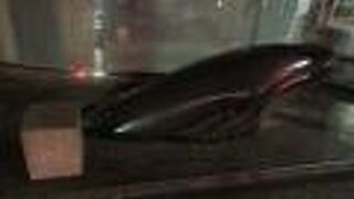 夜にこの場所を訪れた私のような小心者にとってはホラー映画の場面に放り込まれたような怖さがありました。