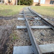 公園を周遊するミニ鉄道のレール