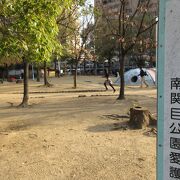 街中の公園