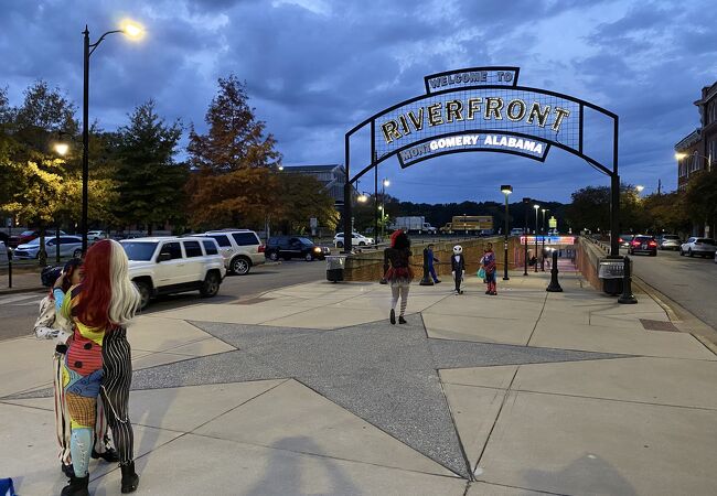 リバーフロント パーク