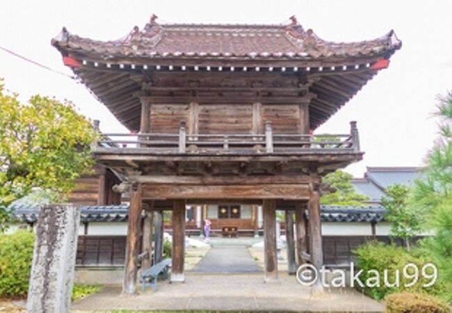 重要伝統的建造物群保存地区「倉吉市打吹玉川」の東端にあるお寺です