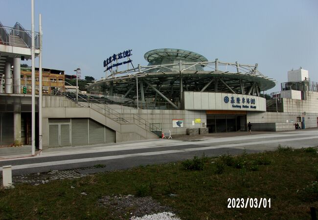 今の駅舎は5代目になります。