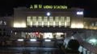 中央改札口を出てすぐ