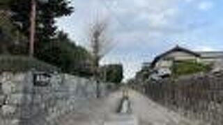 ４００ｍの長さの武家屋敷通り