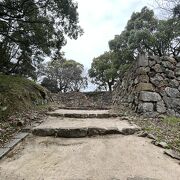 立派な石垣が残っています