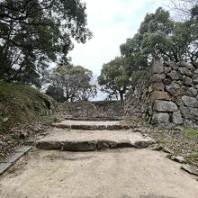 立派な石垣が残っています