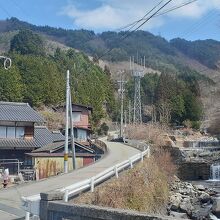 松尾バス停付近　民家は数軒