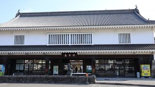 菜の花色電車が印象的な島原鉄道