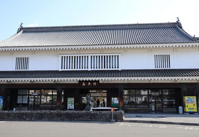 菜の花色電車が印象的な島原鉄道