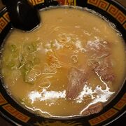 一番奥にラーメンの一蘭があってそれくらい