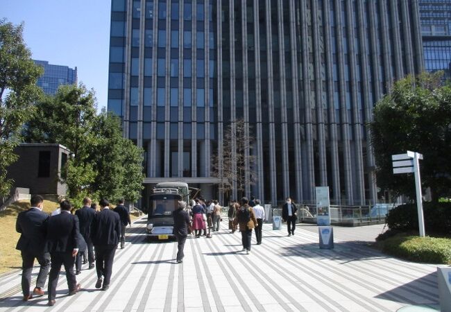 吹き抜けで開放感があります。