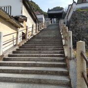 普明閣は京都清水寺を模して建築、竹原の町を一望　