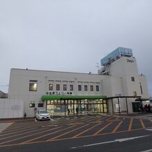 こじんまりとした仙台港フェリーターミナル