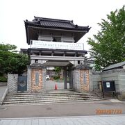 日本初の鉄筋コンクリート寺院である東本願寺函館別院の墓地管理用