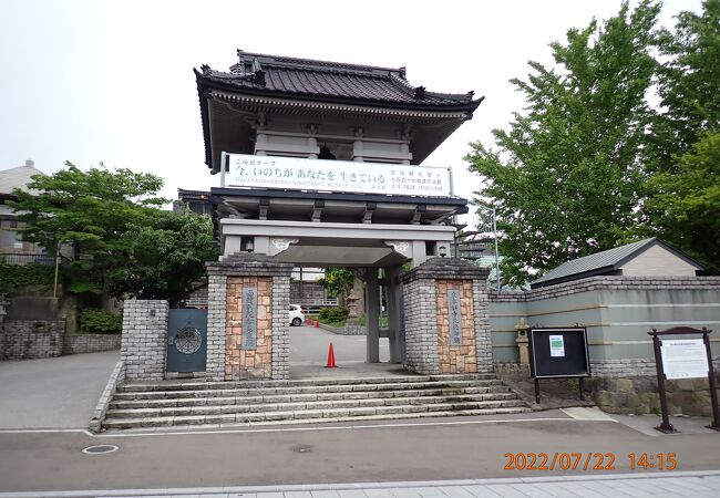 日本初の鉄筋コンクリート寺院である東本願寺函館別院の墓地管理用