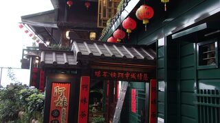 千と千尋の神隠しの湯婆婆の油屋のモデルとなったと言われています。