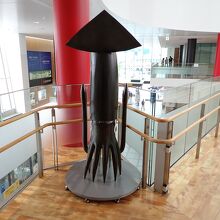 2階のイカすホールのシンボル？