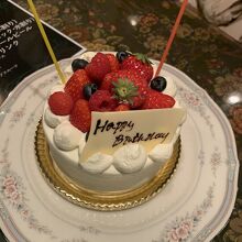 コースにオマケの誕生日ケーキ