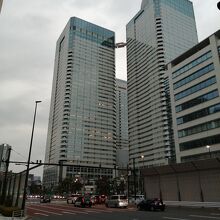 聖路加タワーも似たようなシルエットだったと思います。