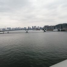 いかにも湾岸エリアの景色です。