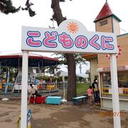 函館公園内にあるレトロな遊園地に日本最古の観覧車