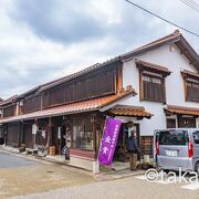 「高田酒造」は重要伝統的建造物群保存地区「倉吉市打吹玉川」の中にあります